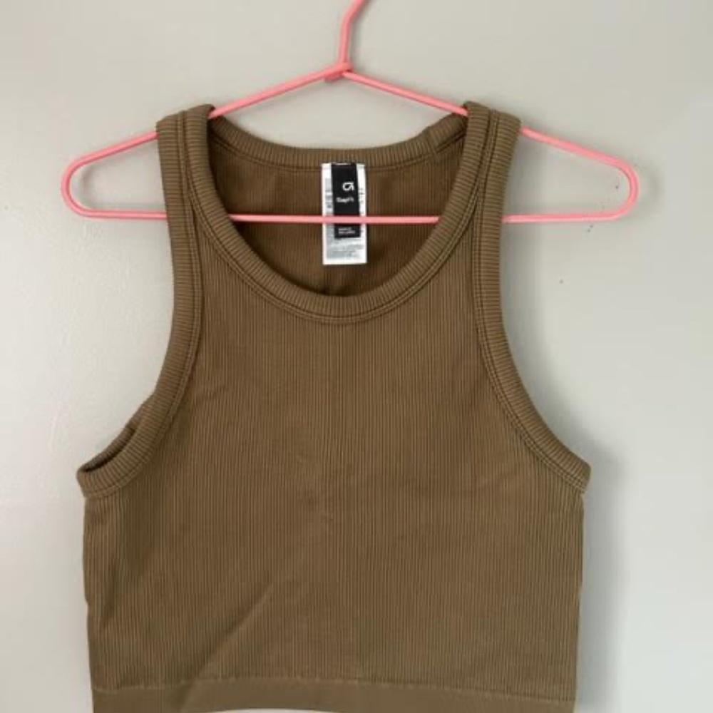 GapFit Seamless Rib Cropped Halter Top in Moss Green Size L